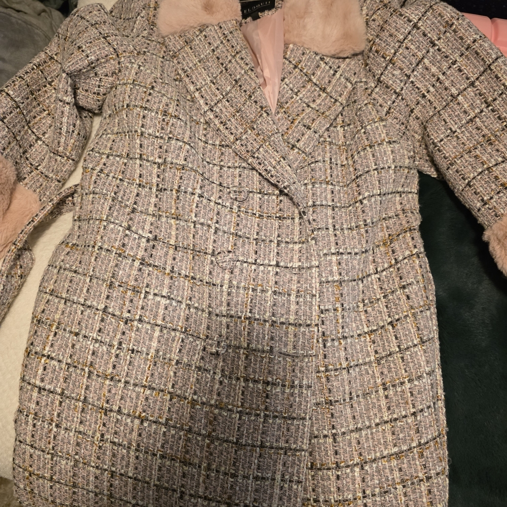 Chic Tweed Blazer with Faux Fur Accents